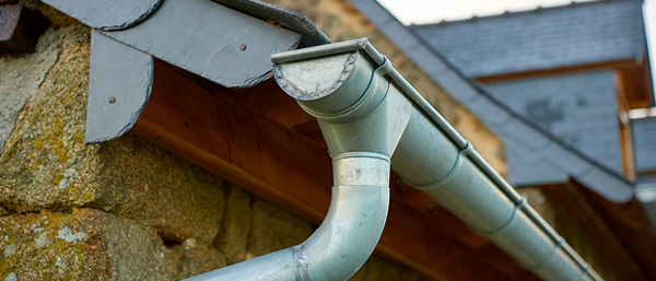 Zinguerie - KLV Procouvreur Façade Charleroi votre artisan zingueur en Belgique : Région Flamande, Wallonne, Bruxelles ... gouttières, bande de rive en zinc, bande de solin, habillage de cheminée en zinc ... Intervention en Belgique : Région Flamande, Wallonne, Bruxelles 